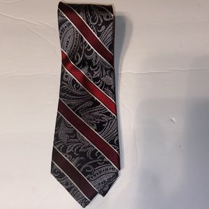 Pronto Uoma Platinum neck tie.